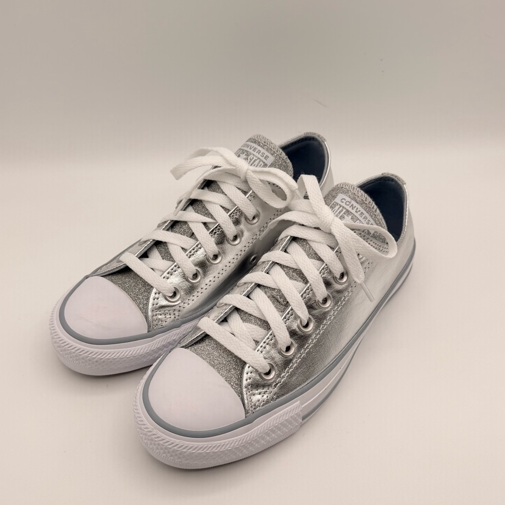 Converse Chuck Taylor NWT All Star Silver Glitter Low Top Sneakers Womens Size 7